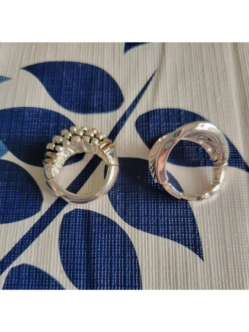 2- Rings, Silver Tone Elastic Adjustable Size - Picture 5 of 5